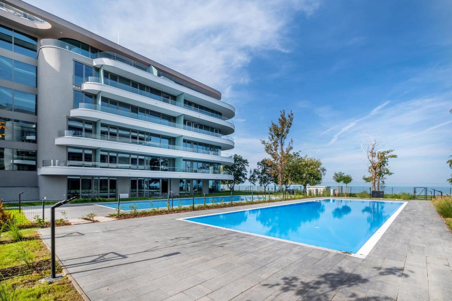 Myflat Wave Luxury 44 Suite Siófok Extérieur photo