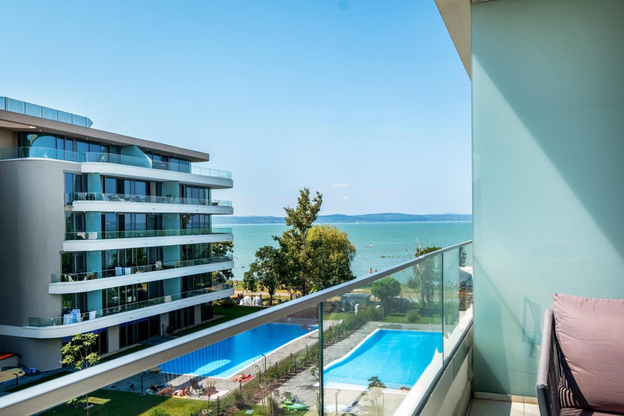 Myflat Wave Luxury 44 Suite Siófok Extérieur photo